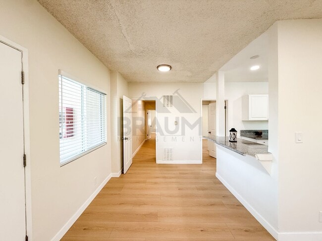 Photo - 13115 Oxnard St Unidad 18