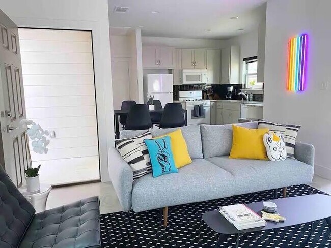 Photo - 2012 Willow St Unit B