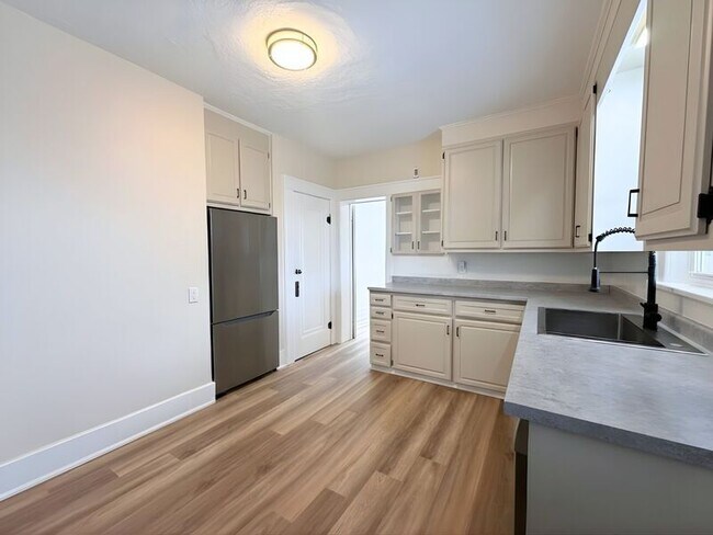 Photo - 47 Superior St