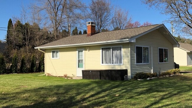 Building Photo - Fully-Furnished Cozy Retreat Rental