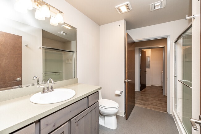 1BR, 1BA - 780 SF