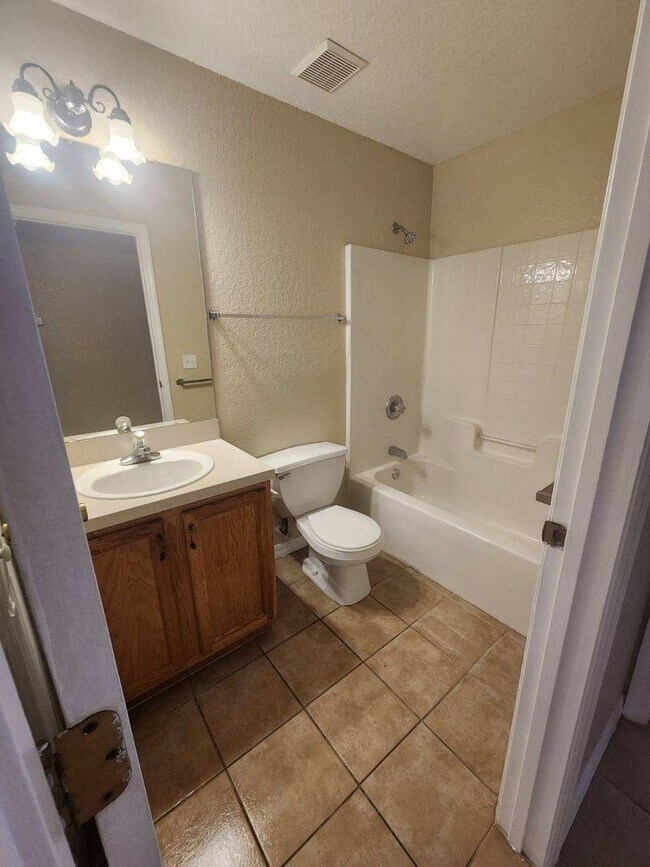 Photo - Three Bedroom Two Bath - Auburndale