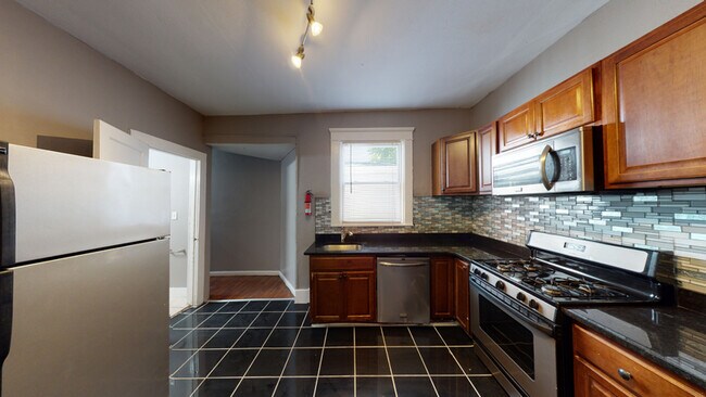 Photo - 1412 E Genesee St Unit 1