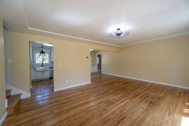 Photo - Rare 6 Bedroom Country Ranch Home – Dream Come True!