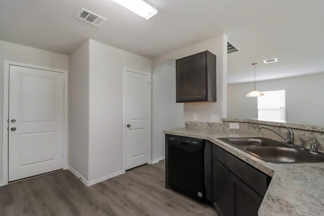 Photo - 301 Pronghorn Dr