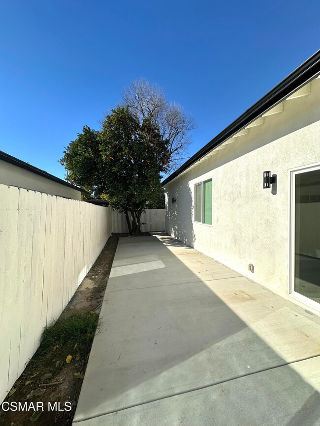 8515 Vanalden Ave