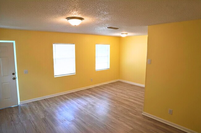 Photo - 7190 Conant Ave Unidad 1