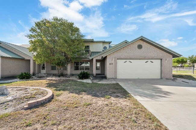Building Photo - 854 Lago Vista Dr