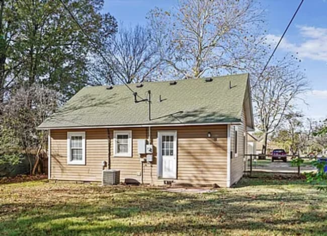 Photo - Great Location 2 Bed 1 Bath Home for Rent