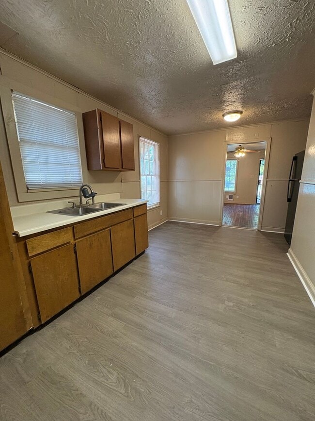 Photo - Nice 4 bedroom/1 bath house with Oven & Refrigerator!