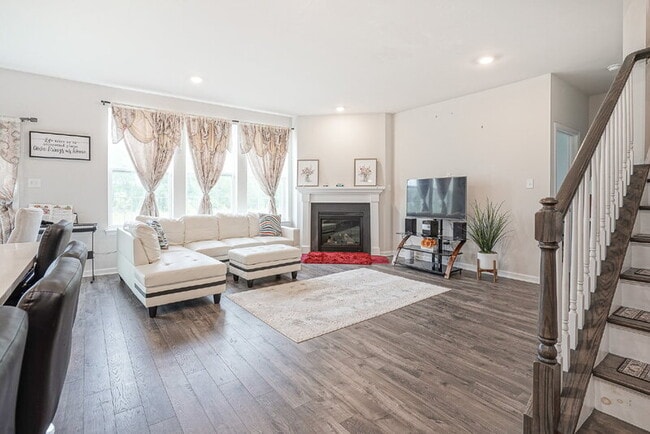 Photo - 32 Westmont Dr