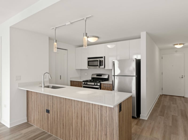 Photo - 313 W Kinzie St