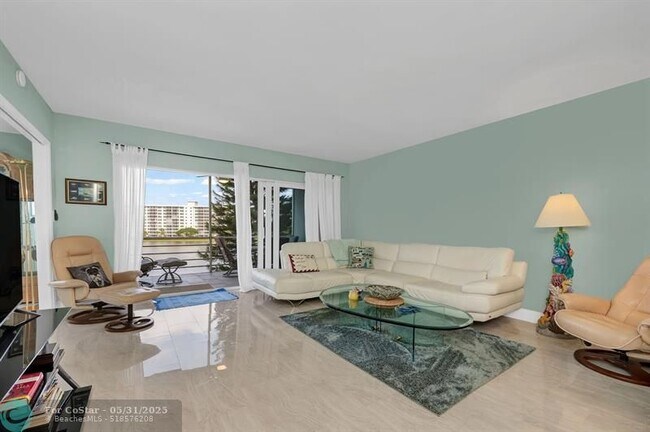 Photo - 2751 N Palm Aire Dr Unit 410