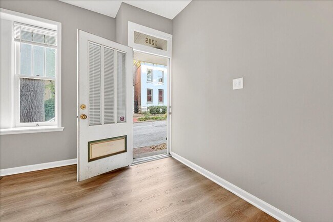 Photo - Her Name is Michelle Unidad 1205