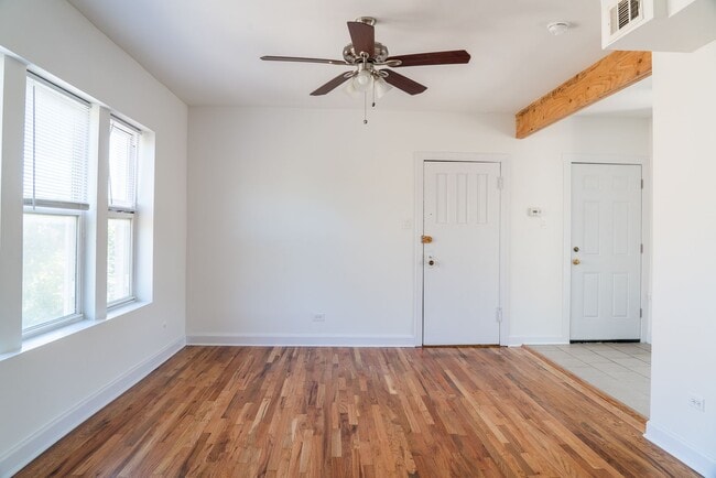 Photo - Albany Park - 2 Bed / 1 Bath - Dog Friendly! Unidad 4806-301
