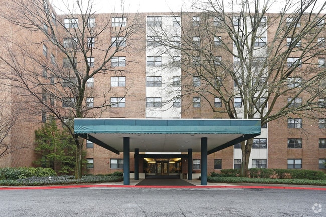 Photo - Slaton Manor