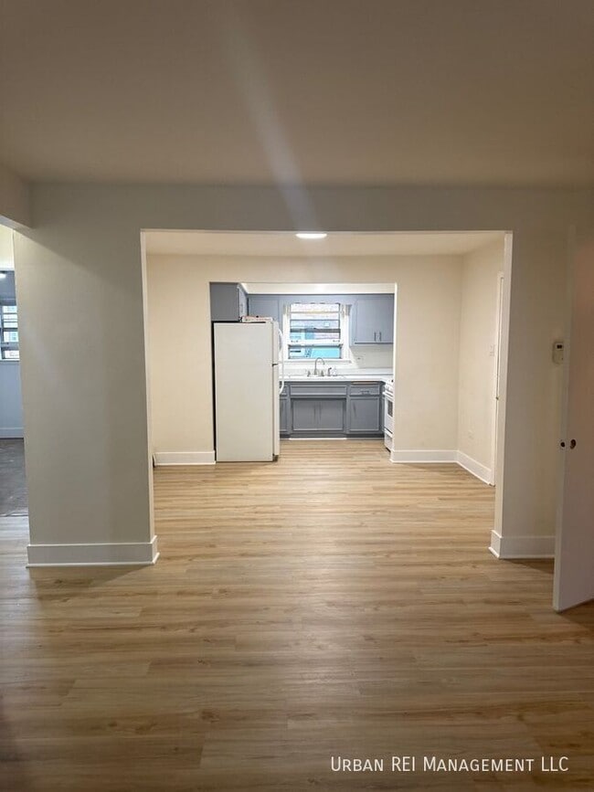 Building Photo - 17385 70th Ave Unit A - Classic