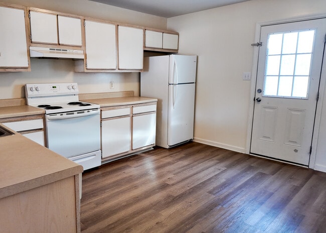 Photo - 204 Meadowbrook Ln