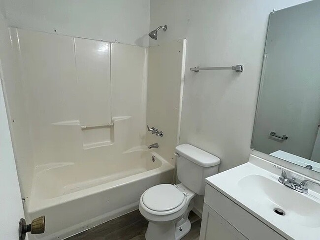 Photo - 106 Kimeran Ln
