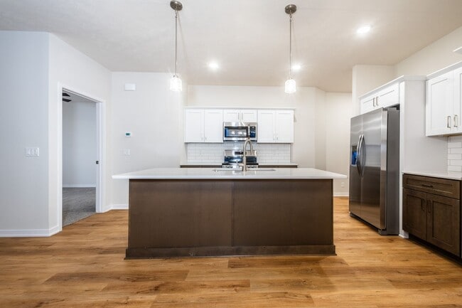 Building Photo - Top Of The Line Newly Built Duplex!