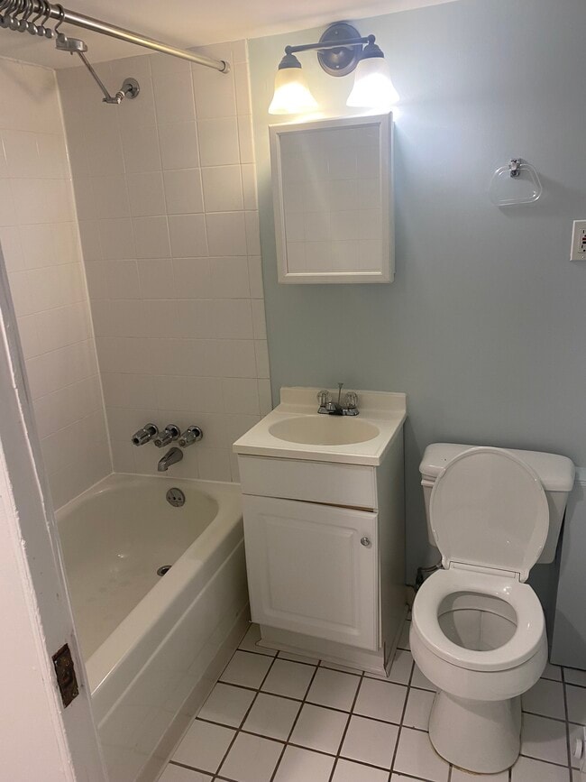 Photo - 423 7th St NE Unit B