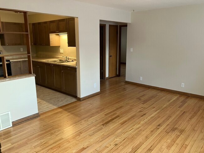 Photo - 3050 W Fardale Ave Unit lower