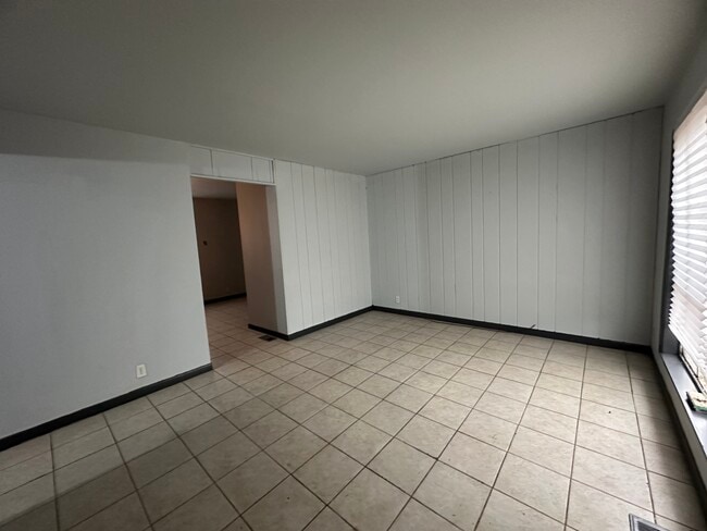 Photo - 802 Knollcrest Dr