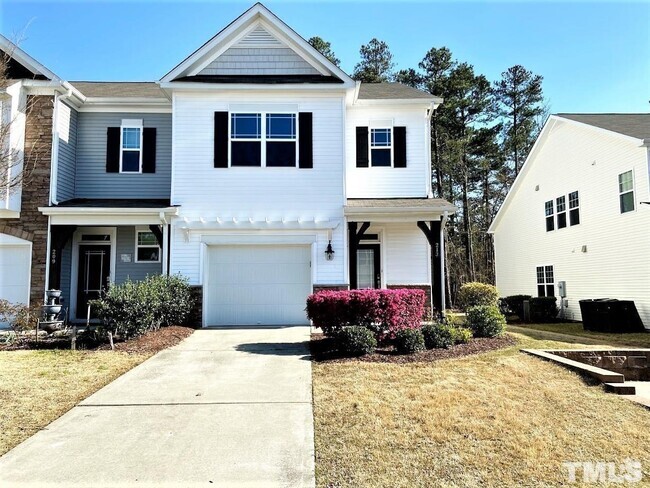 Building Photo - End Unit 3 Bedroom Townhome Morrisville RD...