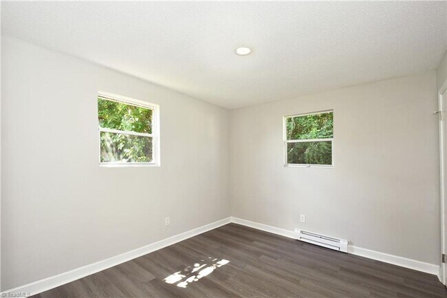 Photo - Van Buren Duplex-Zee Realty Unidad 2412 #A