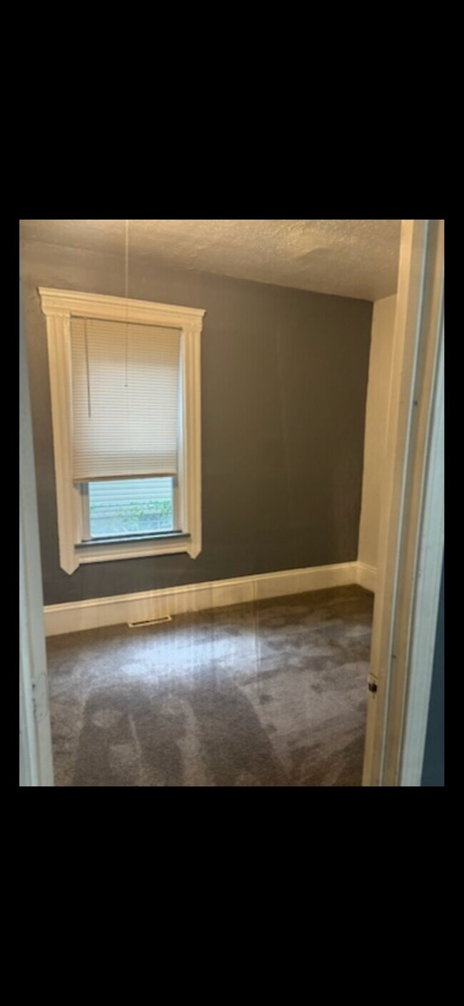 2083 W 81st St Unidad Down