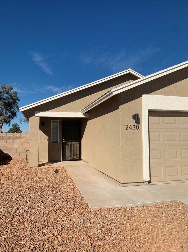 2430 S Clovis Pl