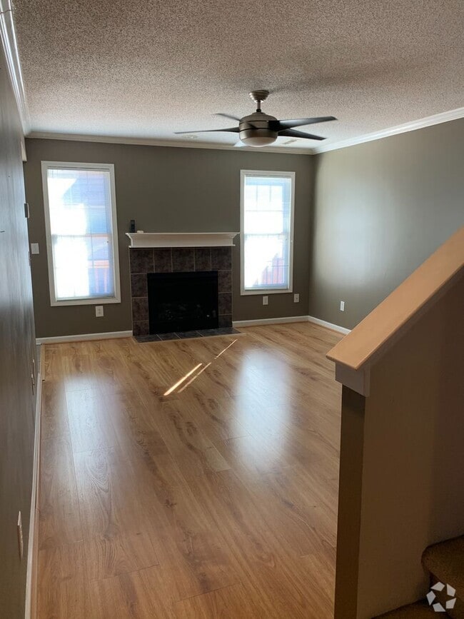 Building Photo - 3 Bedroom / 2.5 Bath Condo  Johnson City, TN Unit 149