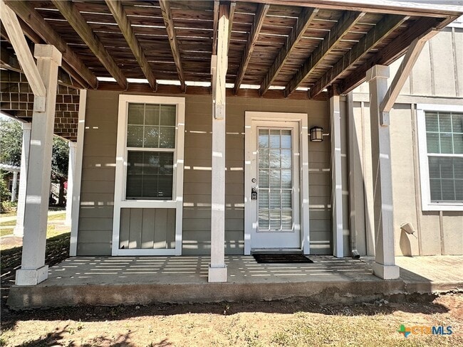 Photo - 318 Trestle Tree