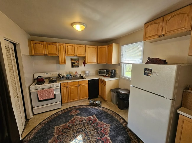 Photo - Sun-Filled 2 Bedroom Home with a Welcoming Layout