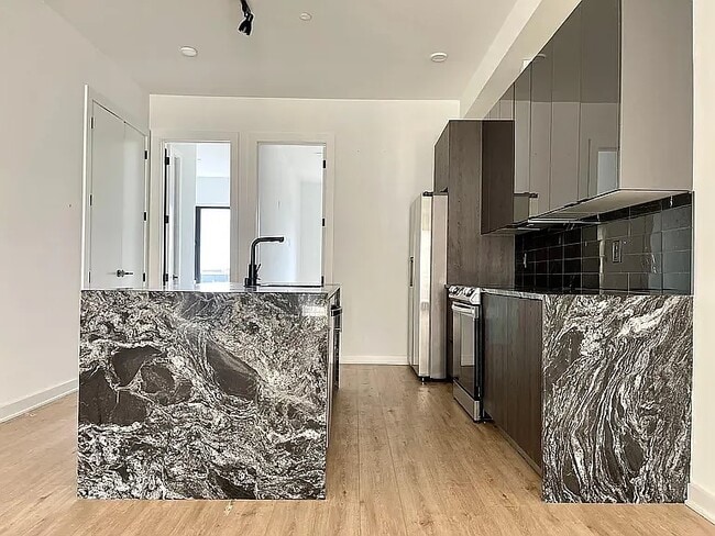 Building Photo - Front Apartments Unit 2F