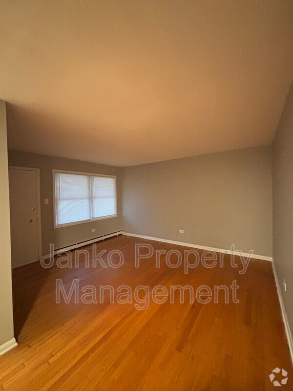 Building Photo - 5003 Columbus Dr Unit B Rental