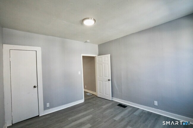 Photo - 156 Poplar St