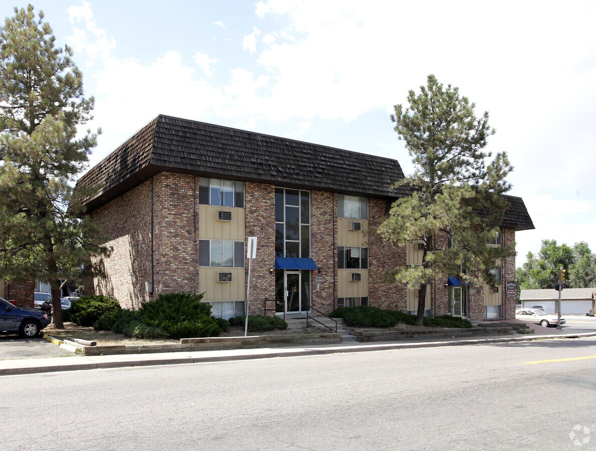 Wellington Plaza Apartments - Wellington Plaza Apartments