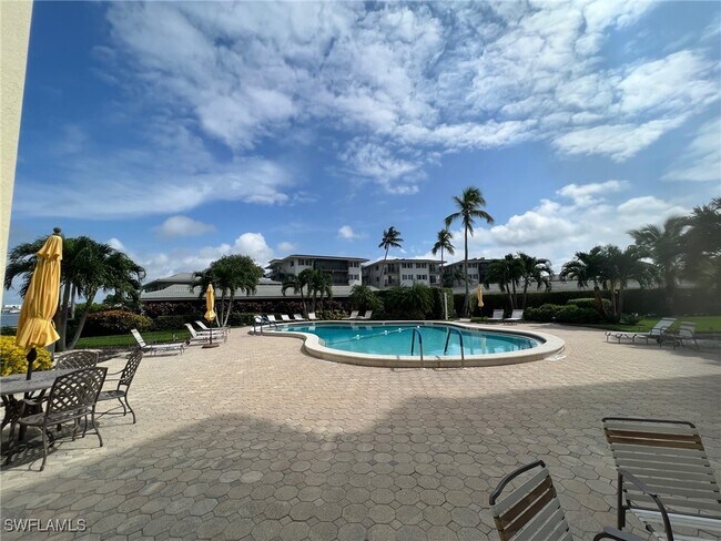 Building Photo - 3420 Gulf Shore Blvd N Unit 51 Rental