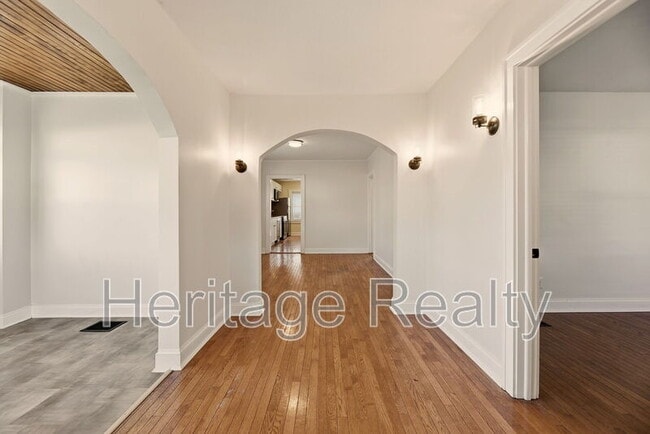 Photo - 3820 Sutherland Ave