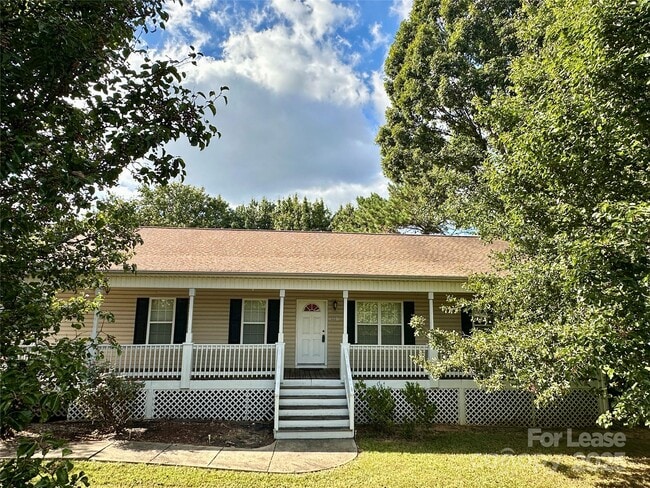 Building Photo - 3331 Robinwood Rd