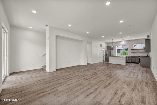 Photo - 557 California Ave