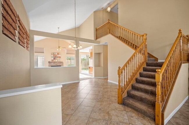 Photo - 516 Carrigane Way