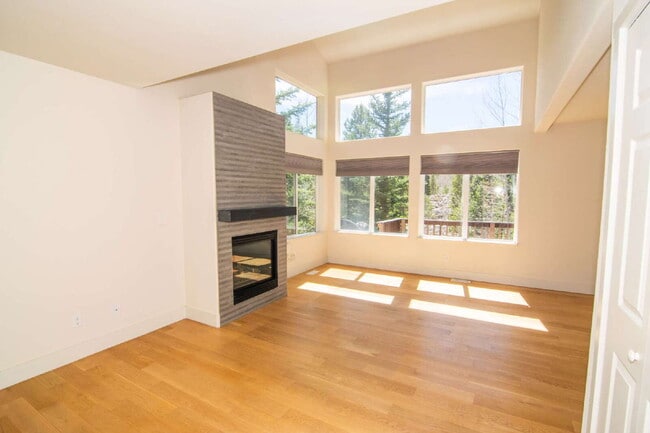 Building Photo - 2 Bedroom, 2.5 Bath Townhome for rent in Silverthorne, CO!