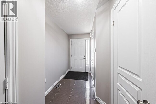 Photo - 35 Charleswood Cres