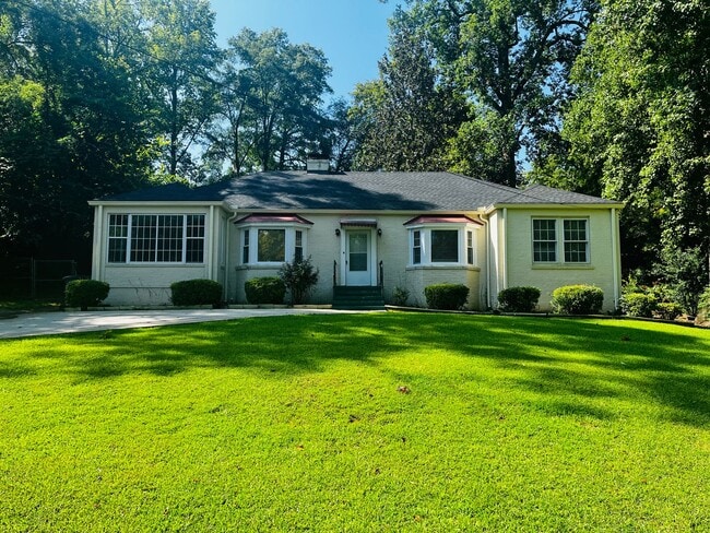 Photo - Beautiful 4 bedroom 2 bathroom home in Lagrange! Must see!