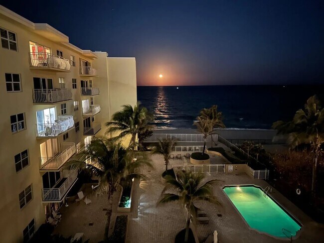 Photo - 1/1 Condo on the Beach