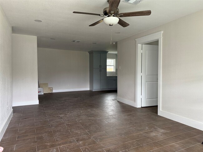 Photo - 5924 Honeysuckle Dr