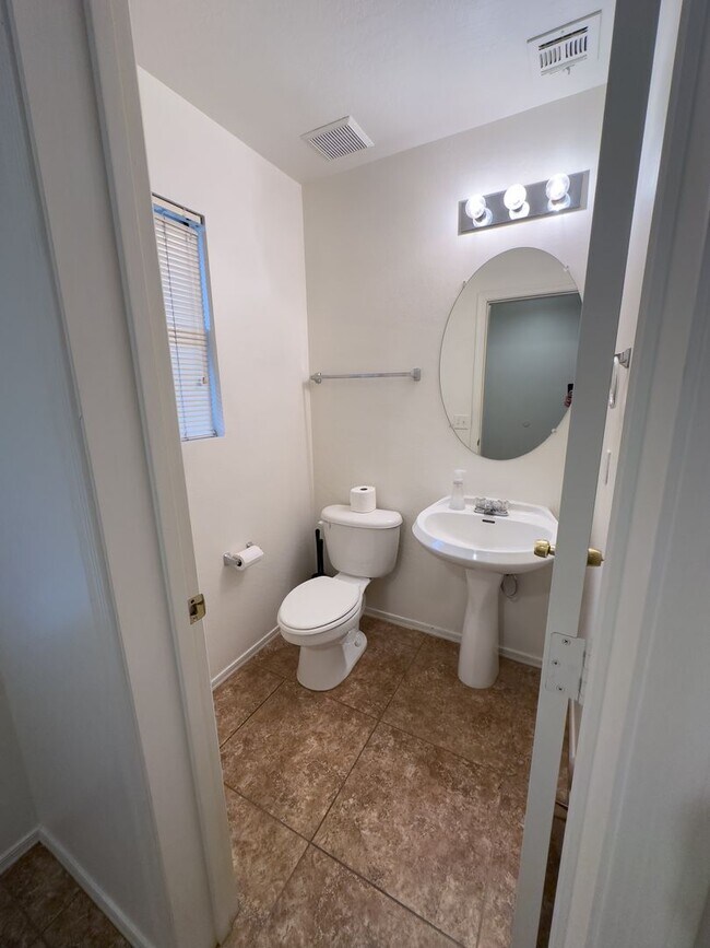 Photo - 3 bedroom 2 ba home in Gilbert!