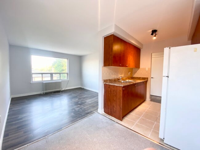 Building Photo - 127 Scarlett Rd Unit 4